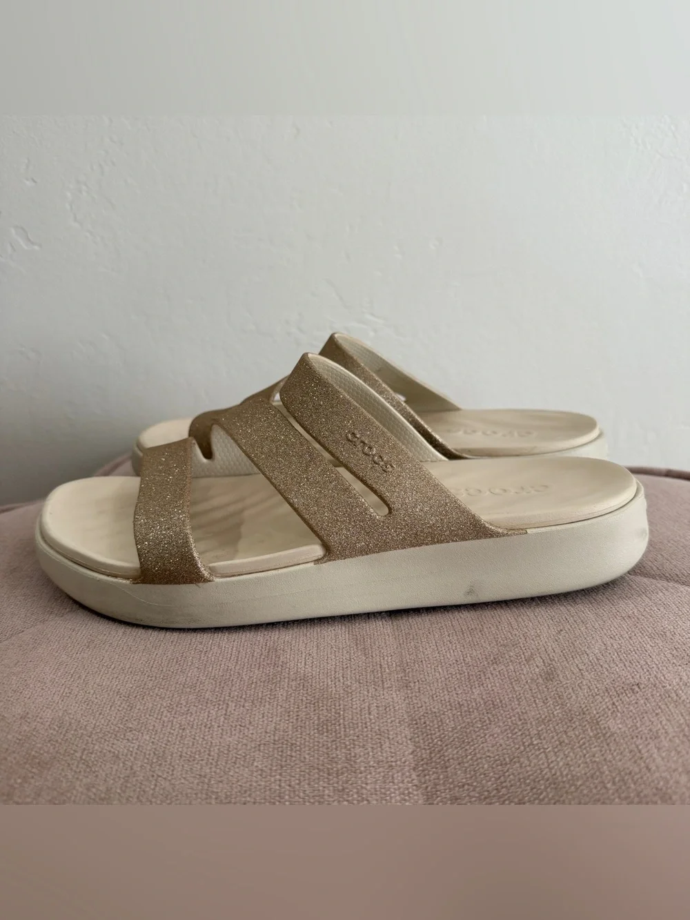 Crocs Women's Getaway Glitter Strappy Sandal Size 8